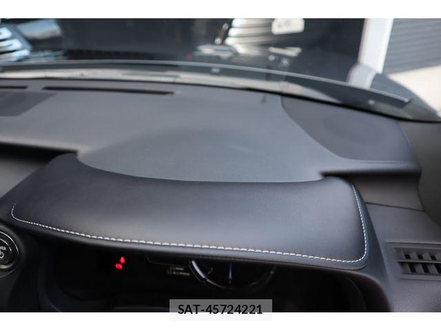 Lexus IS 2024-03 8562438-21