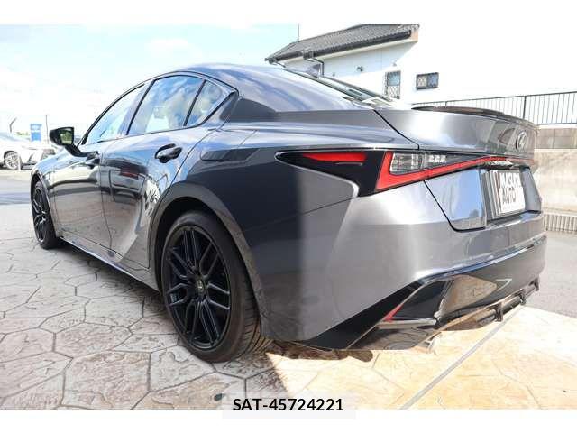 Lexus IS 2024-03 8562438-4