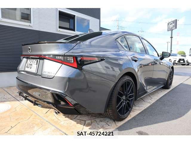 Lexus IS 2024-03 8562438-6