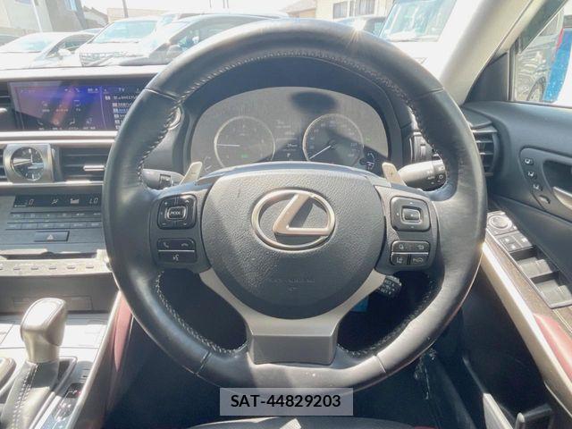 Lexus IS 2020-04 8685841-9
