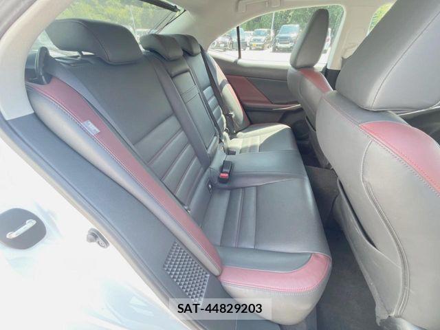 Lexus IS 2020-04 8685841-11