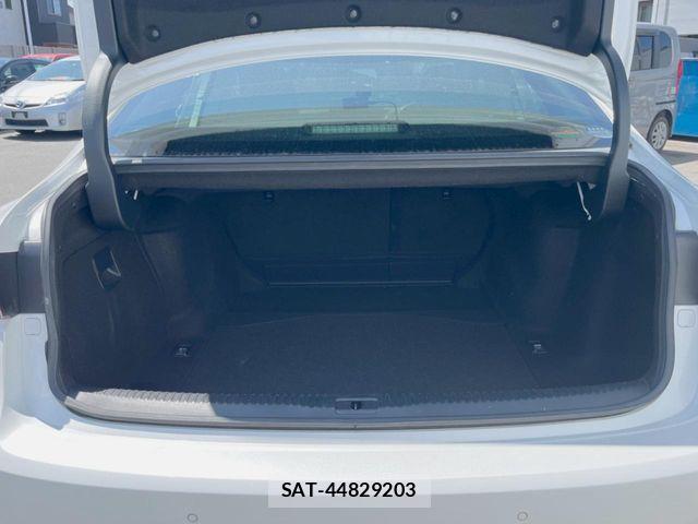 Lexus IS 2020-04 8685841-13