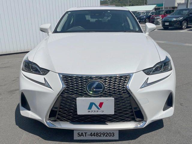 Lexus IS 2020-04 8685841-16