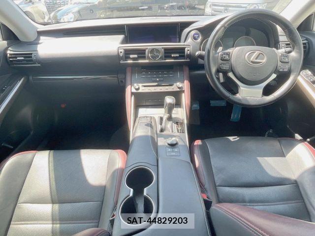 Lexus IS 2020-04 8685841-1