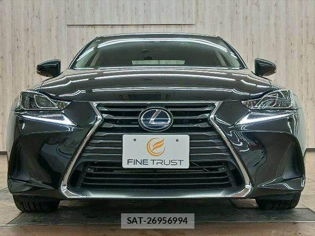Lexus IS 2017-11 8796468-12