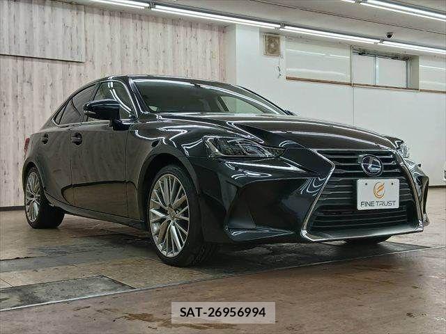 Lexus IS 2017-11 8796468-13