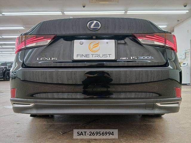 Lexus IS 2017-11 8796468-15