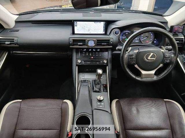 Lexus IS 2017-11 8796468-2