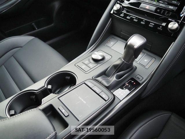 Lexus IS 2021-10 529523-23