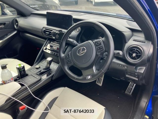 Lexus IS 2023-01 3771368-10