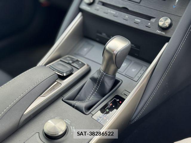 Lexus IS 2019-09 4595444-9