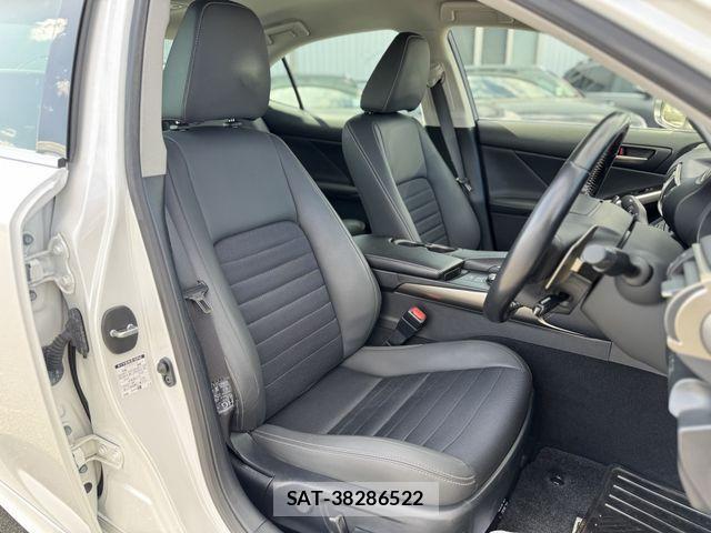 Lexus IS 2019-09 4595444-16