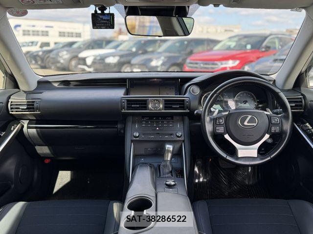 Lexus IS 2019-09 4595444-1