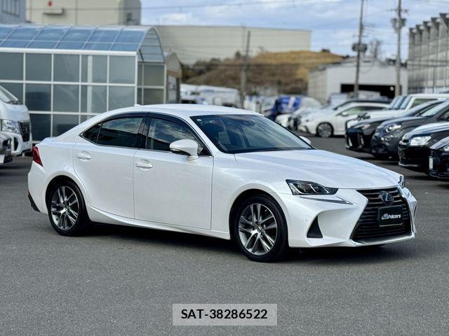 Lexus IS 2019-09 4595444-24