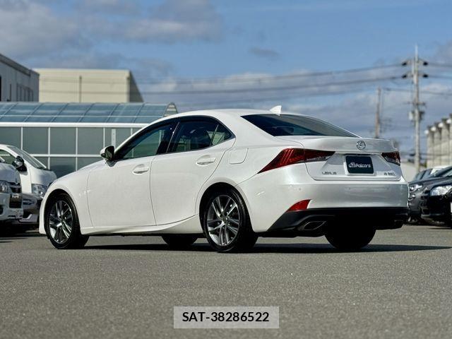 Lexus IS 2019-09 4595444-28