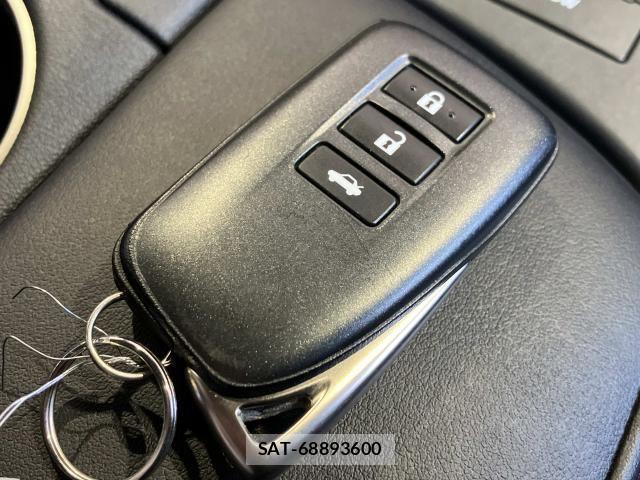 Lexus IS 2019-07 6612824-15