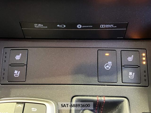 Lexus IS 2019-07 6612824-16