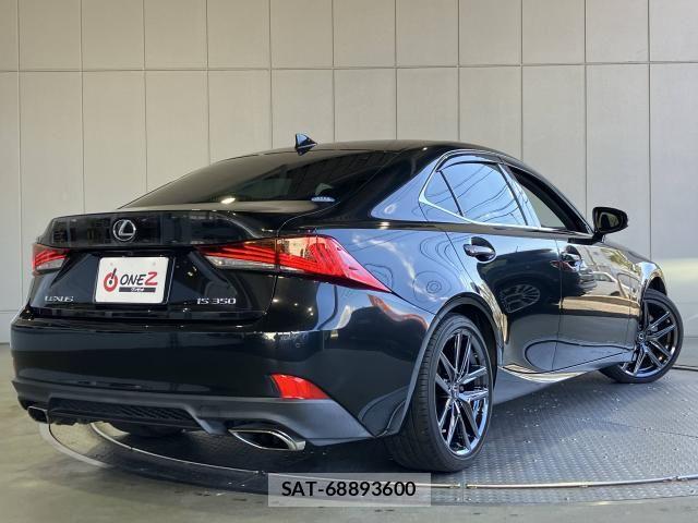 Lexus IS 2019-07 6612824-25