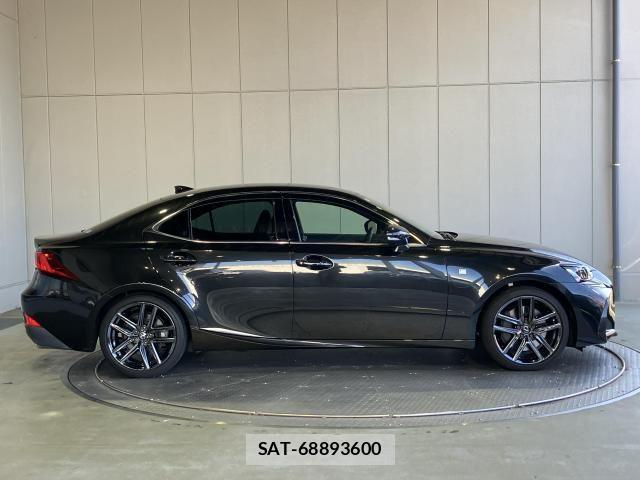 Lexus IS 2019-07 6612824-28
