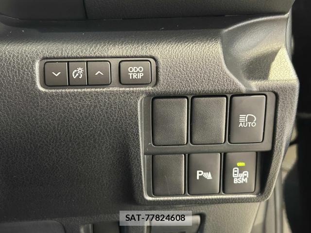 Lexus IS 2019-03 6612823-12