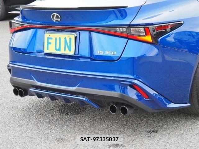 Lexus IS 2023-08 6752242-12