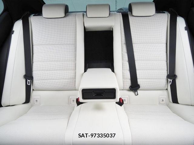 Lexus IS 2023-08 6752242-16