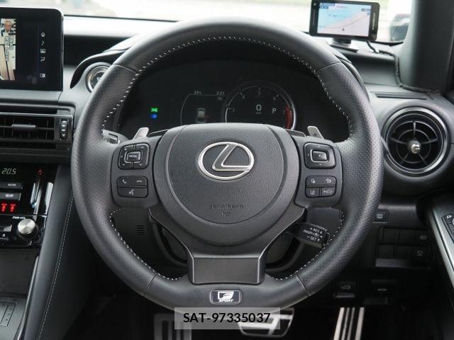 Lexus IS 2023-08 6752242-18