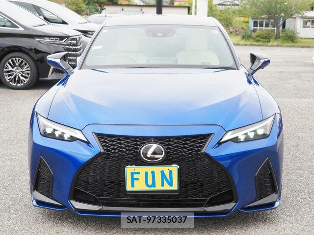 Lexus IS 2023-08 6752242-1