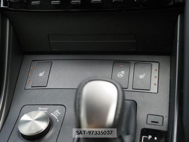 Lexus IS 2023-08 6752242-26