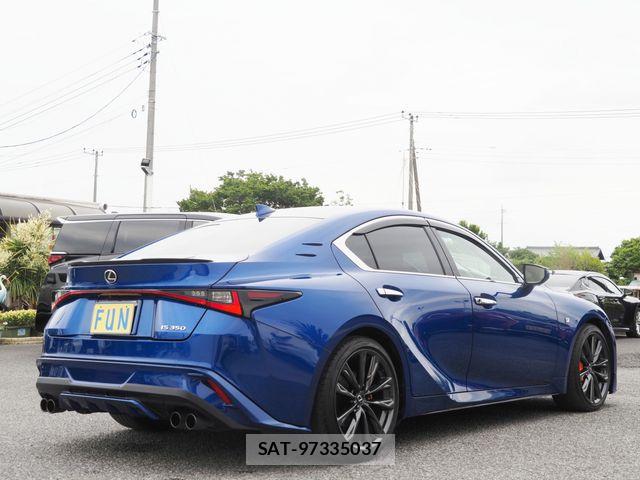 Lexus IS 2023-08 6752242-4