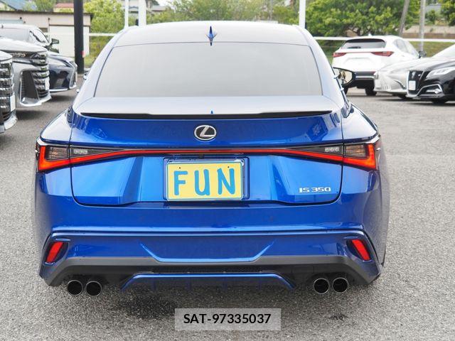 Lexus IS 2023-08 6752242-6
