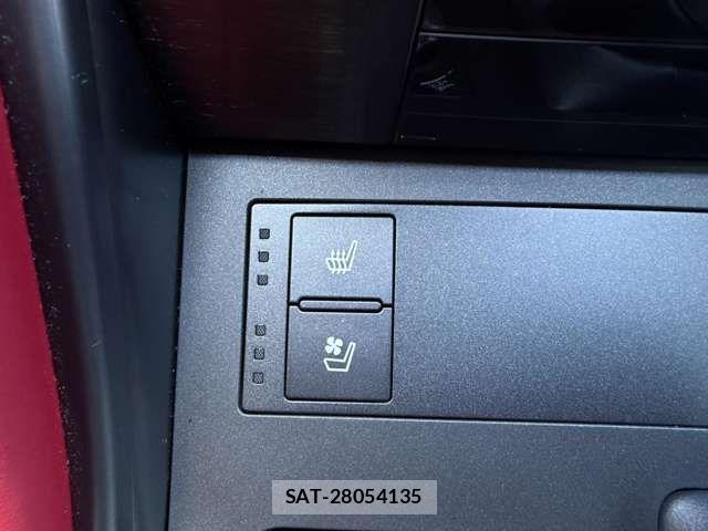 Lexus IS 2021-10 6752239-9