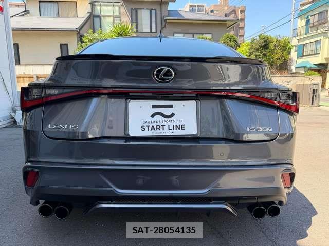 Lexus IS 2021-10 6752239-13