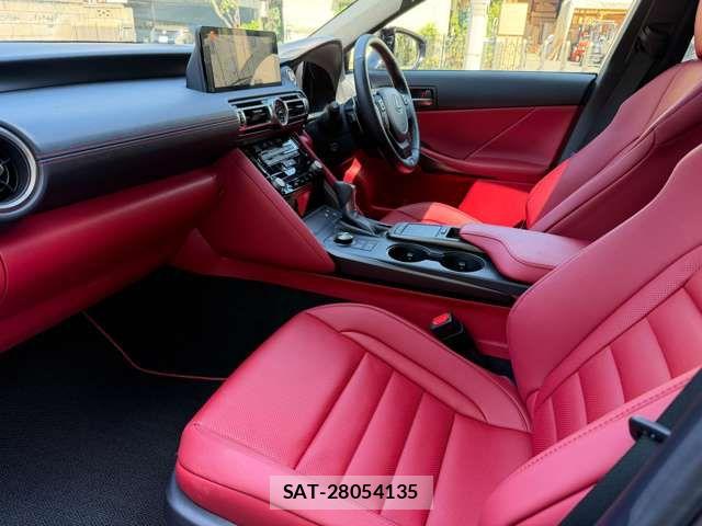 Lexus IS 2021-10 6752239-17