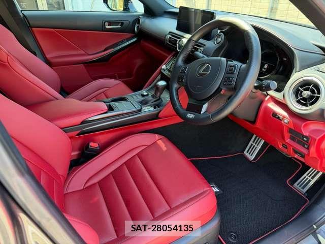 Lexus IS 2021-10 6752239-5