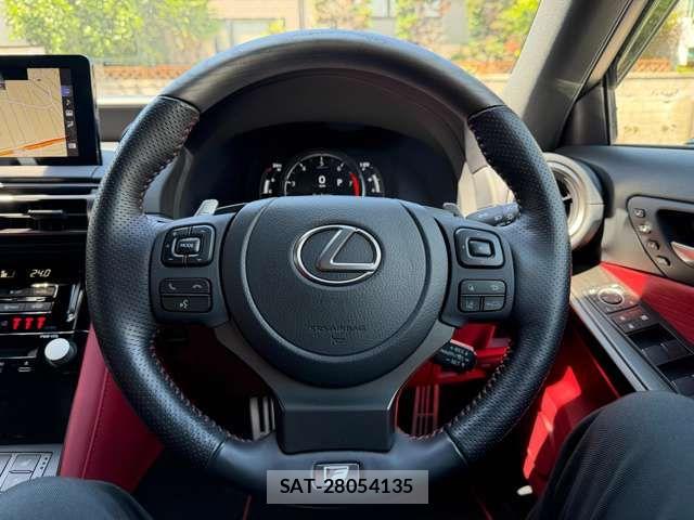 Lexus IS 2021-10 6752239-6
