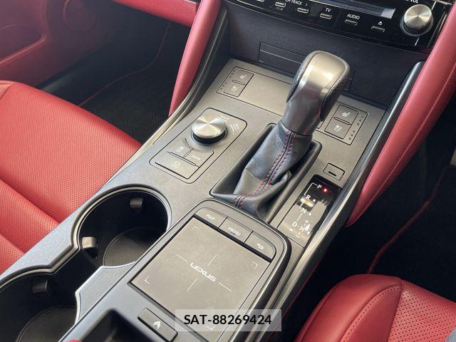 Lexus IS 2021-01 6907714-13