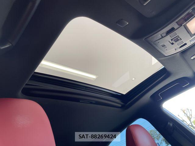 Lexus IS 2021-01 6907714-17