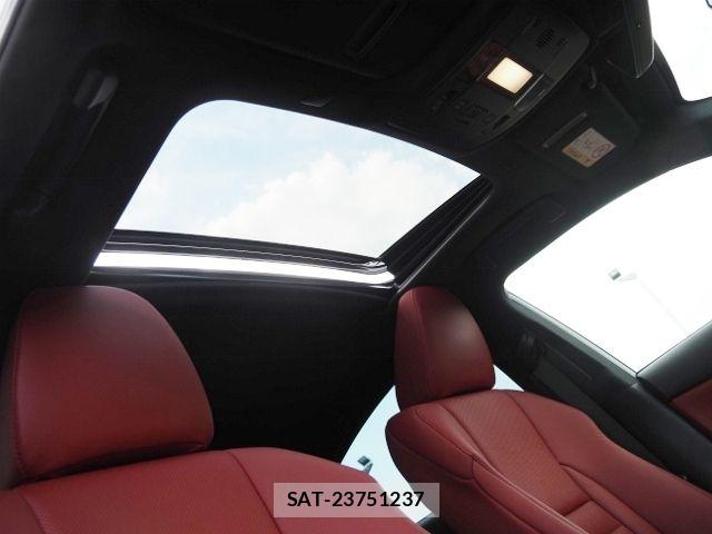 Lexus IS 2021-08 7455397-10
