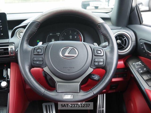 Lexus IS 2021-08 7455397-15