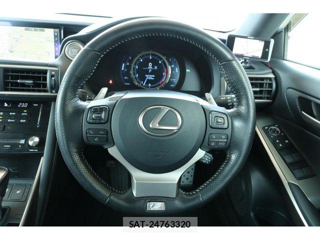 Lexus IS 2017-06 7501265-25