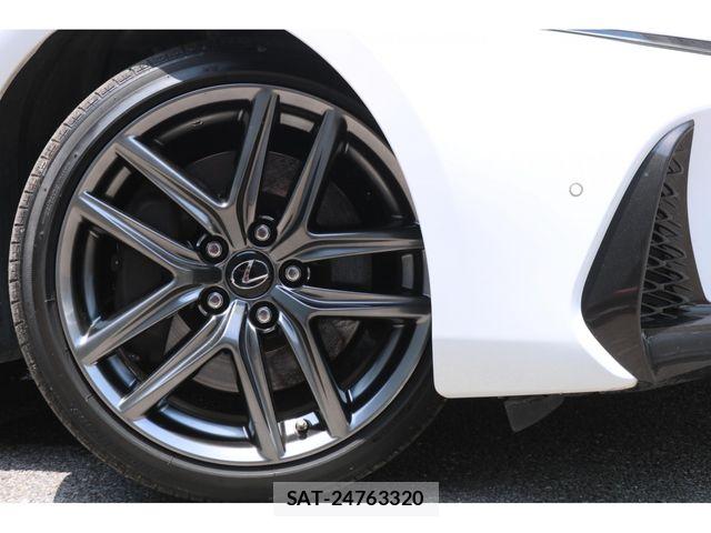 Lexus IS 2017-06 7501265-3