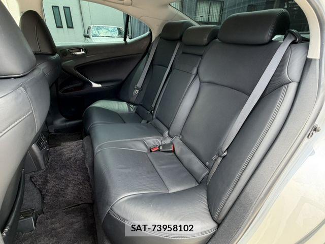 Lexus IS 2007-09 7509028-21
