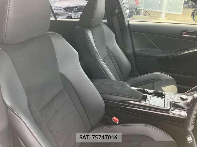 Lexus IS 2023-06 7617651-9