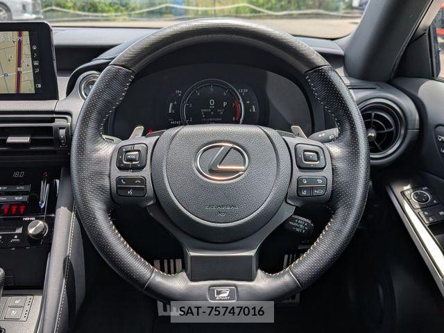 Lexus IS 2023-06 7617651-11