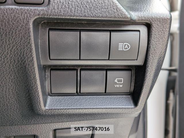 Lexus IS 2023-06 7617651-13