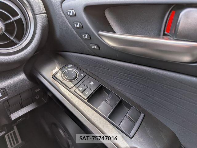 Lexus IS 2023-06 7617651-14