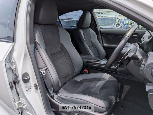 Lexus IS 2023-06 7617651-15