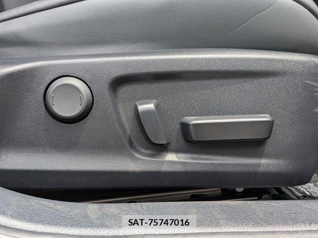 Lexus IS 2023-06 7617651-16