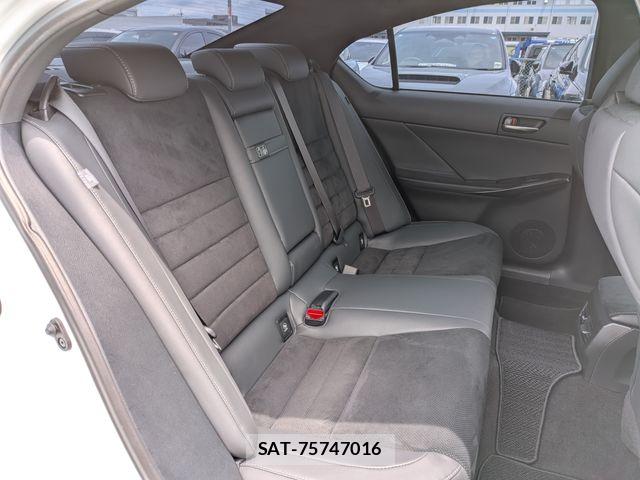 Lexus IS 2023-06 7617651-17